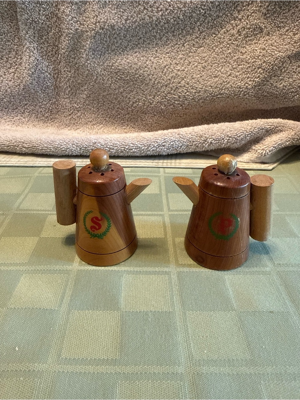 Vtg Rustic Wooden Coffee Pot Salt & Pepper Shakers Natural Bridge VA Souvenir - Picture 2 of 11
